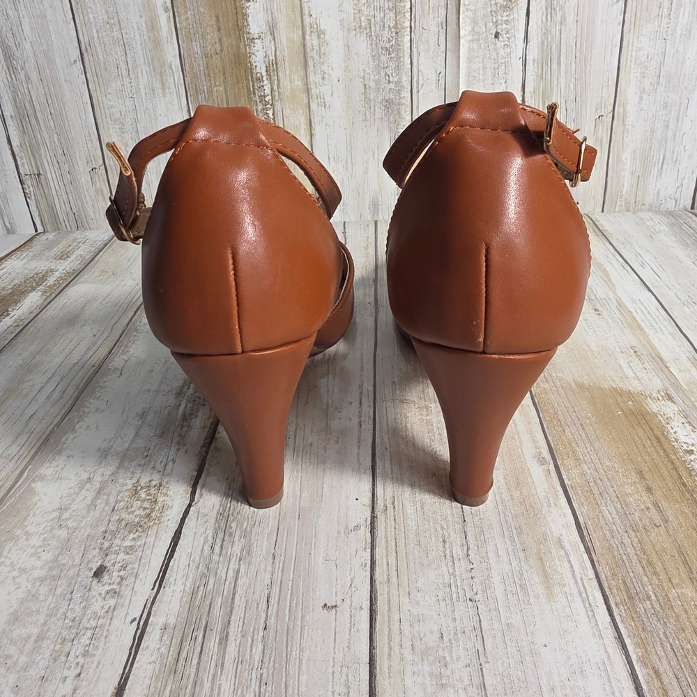 Chase & Chloe Kimmy-36C Brown T-Strap Floral Cutout Pumps Heels Womens 5.5 - Picture 5 of 11